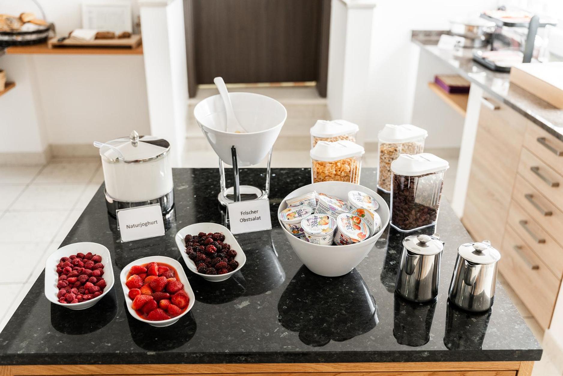 Hotel Vier Jahreszeiten Therme & Kliniken Bad Krozingen Naehe Freiburg & Schwarzwald Ideal Fuer Wellness Kur & Business Ausfluege 24H Check In- Wlan & Parken Gratis Exterior foto